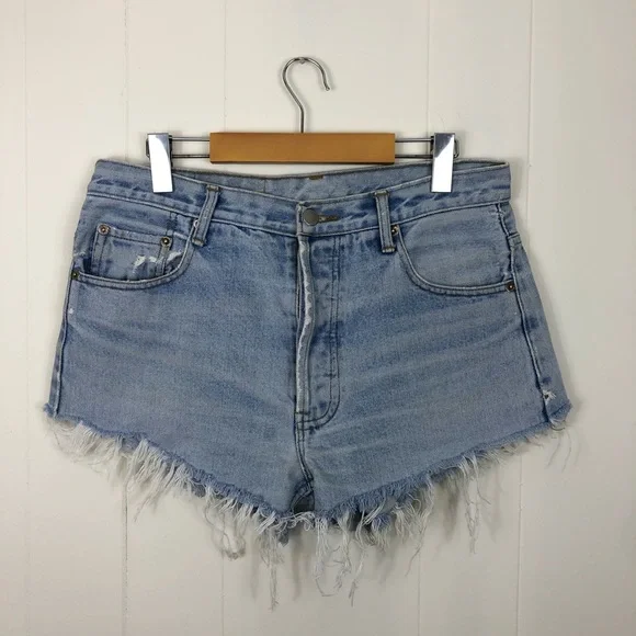 Vintage Levi’s 501 Button Fly Frayed Hem Shorts Sz 32 - Picture 1 of 11
